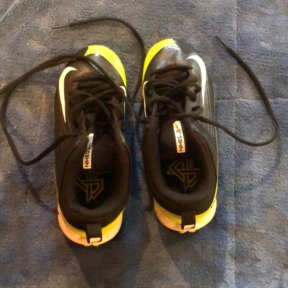 Kids Nike baseball cleats-size 1.5